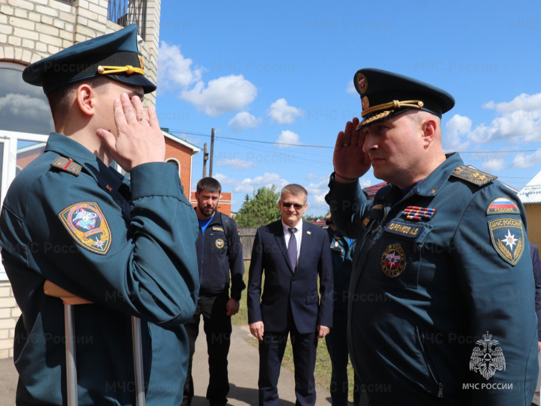 Пиротехник Ногинского спасцентра МЧС России награжден орденом Мужества за  выполнение задач в ДНР - Новости - МЧС России