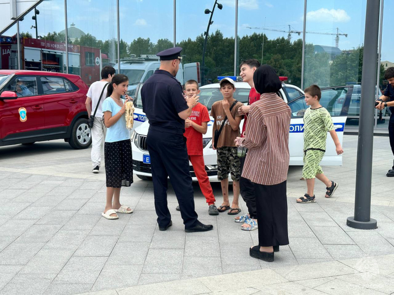 В центре Грозного прошла выставка техники и оборудования спасательных служб