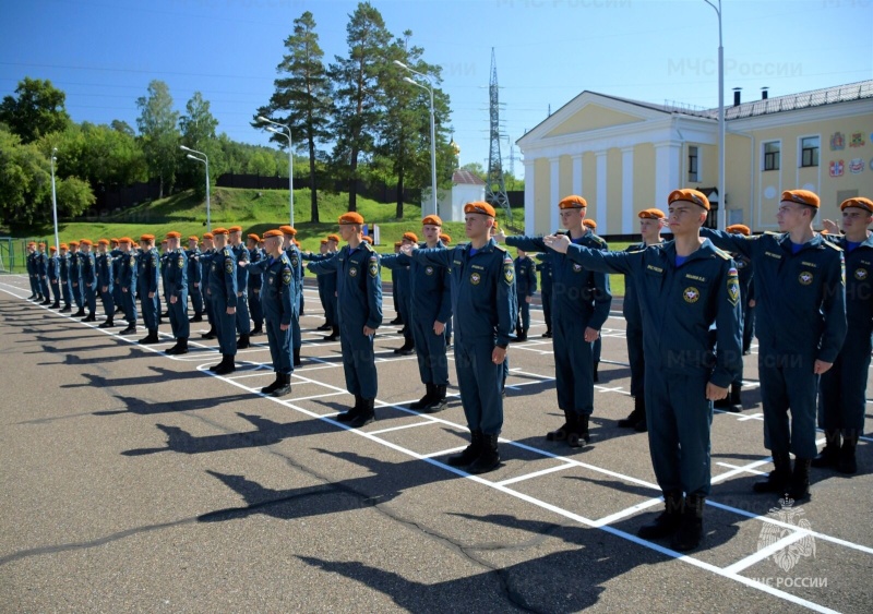 Новобранцы готовятся стать первокурсниками учебных заведений МЧС России