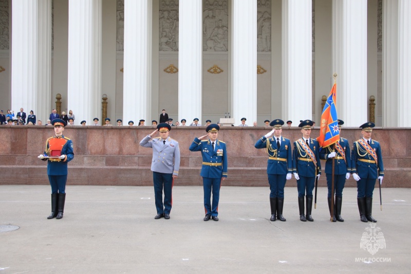 В Москве курсанты и студенты Академии ГПС МЧС России приняли Присягу и дали торжественную Клятву