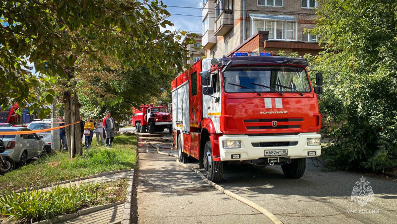 Ижевские огнеборцы МЧС России провели учения в условиях реального пожара