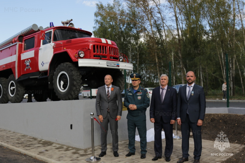 В Тульской области открыли памятник пожарным и спасателям МЧС России