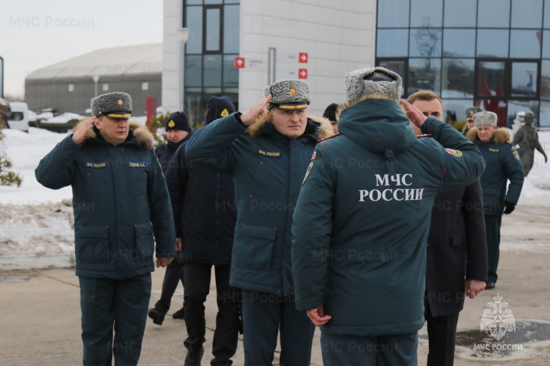 Александр Куренков передал пожарно-спасательным подразделениям Тульской области новую спецтехнику