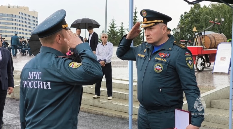 Александр Куренков передал новую спецтехнику спасателям и пожарным Башкортостана