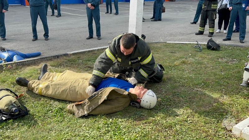 В МЧС России определили лучшего начальника караула и пожарного