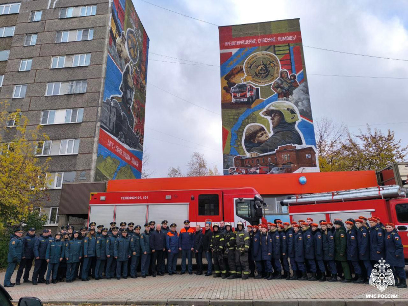 Пожарные муралы торжественно открыли в Череповце